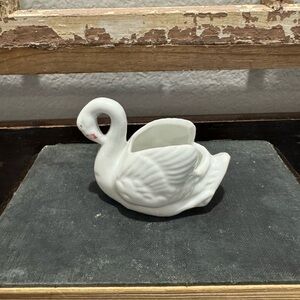 Vintage small White Swan Figurine